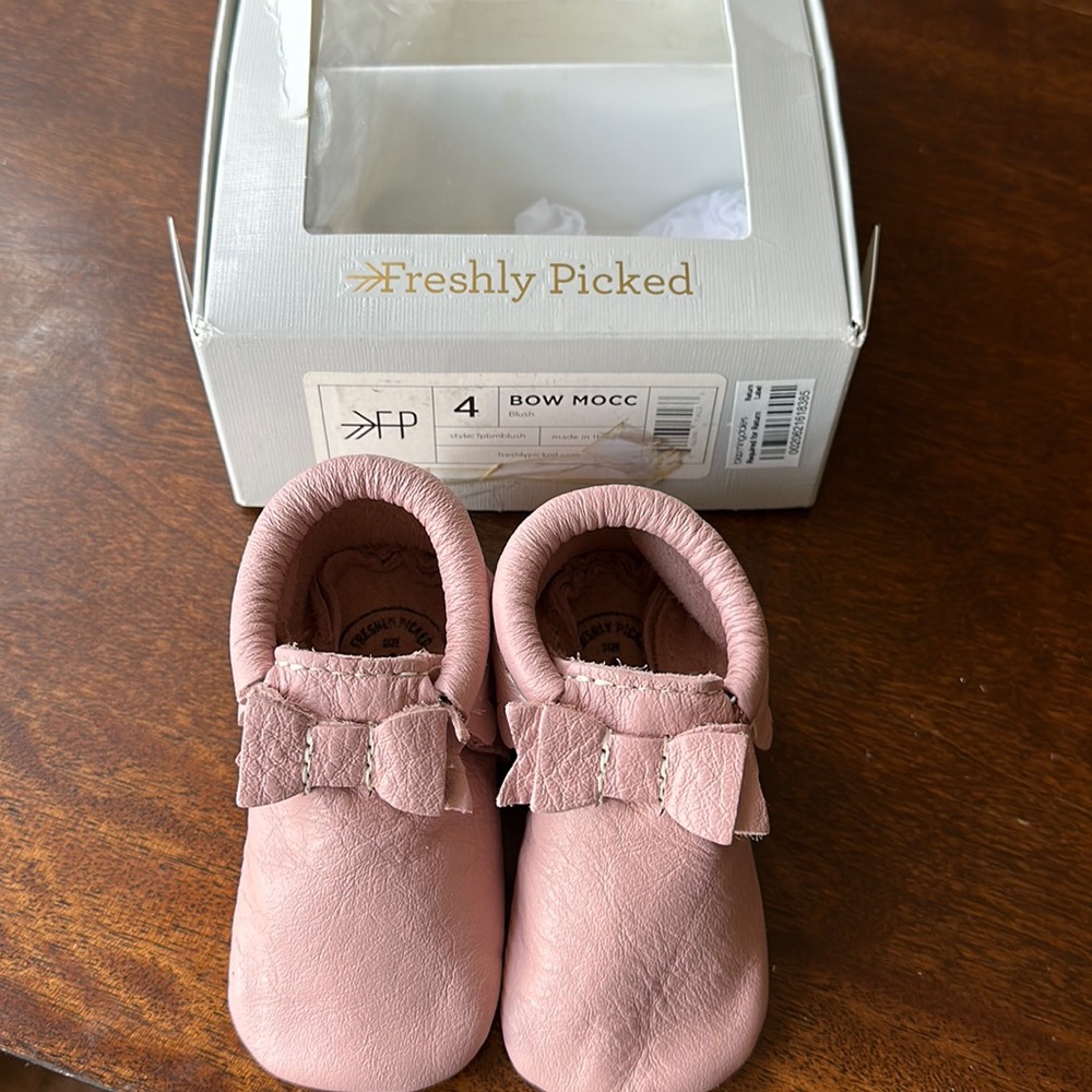 Freshly Picked Bow Moccasin Size 4